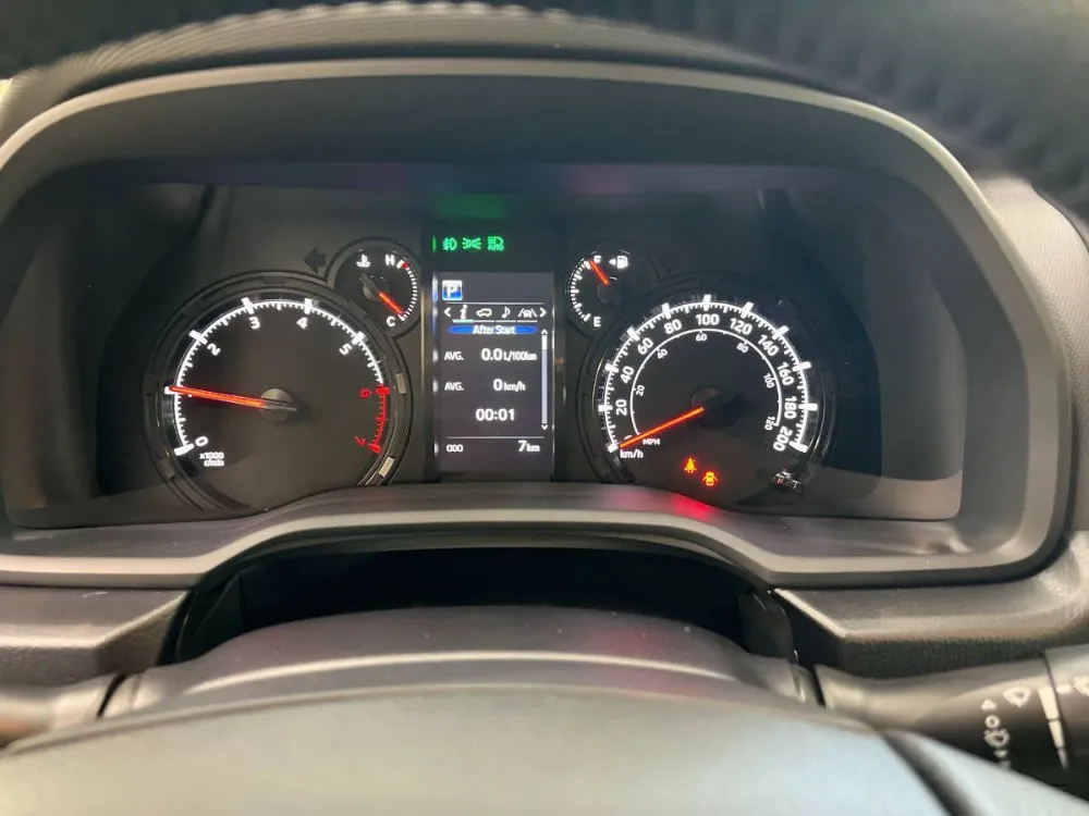 2022 Toyota 4Runner SR5 Super White 8